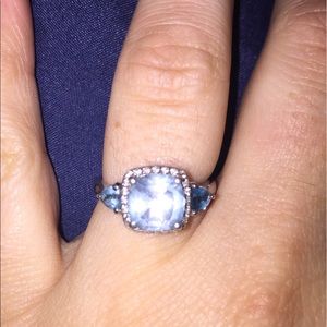 SOFIA VERGARA Blue/White Topaz💍